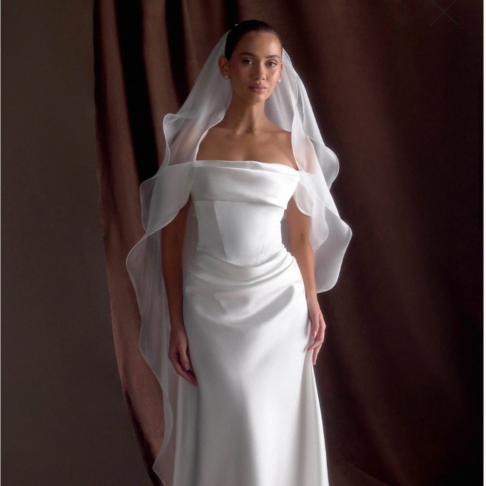 Meshki Draped Chiffon Veil